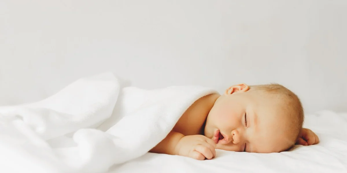 Trẻ Sơ Sinh Nằm Máy Lạnh Có Tốt Không? Điều Mà Các Mẹ Bỉm Sữa Cần Phải Biết