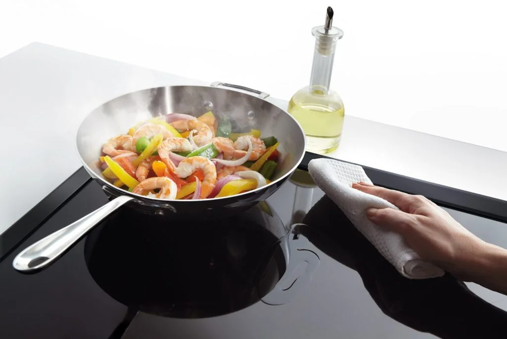 Cách vệ sinh bếp hồng ngoại bị cháy bề mặt kính