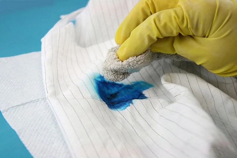 Cách tẩy vết mực trên quần áo hiệu quả tức thì